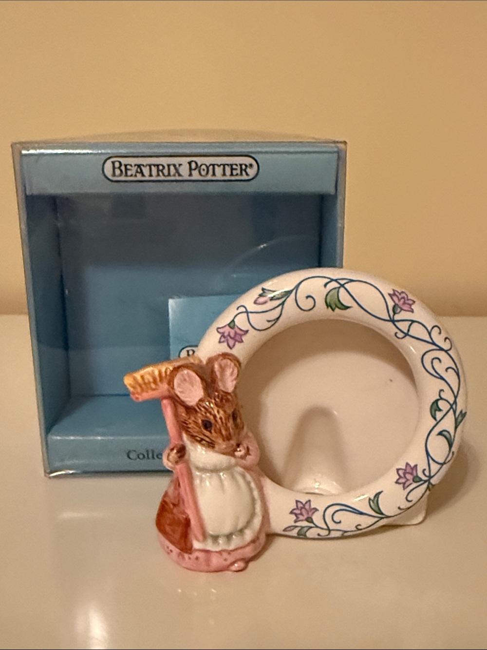 Beatrix Potter Porcelain Mrs. Tiggy-Winkle collectible frame - Pink & White